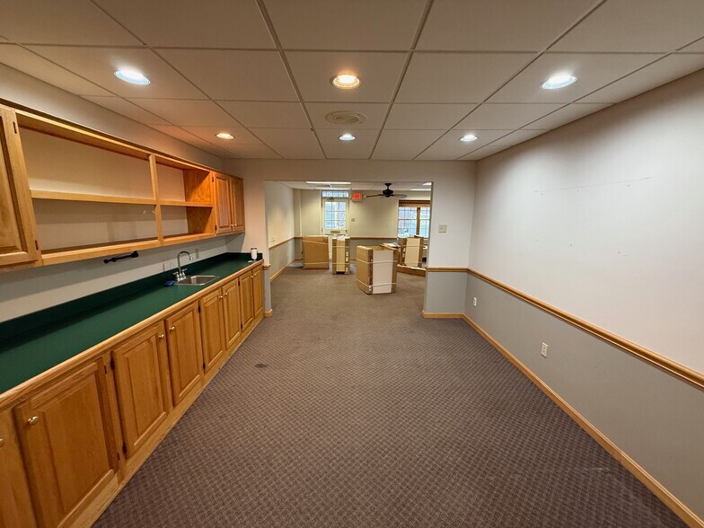 255 Park Pl, Chagrin Falls, OH à vendre - Photo du bâtiment - Image 3 de 7