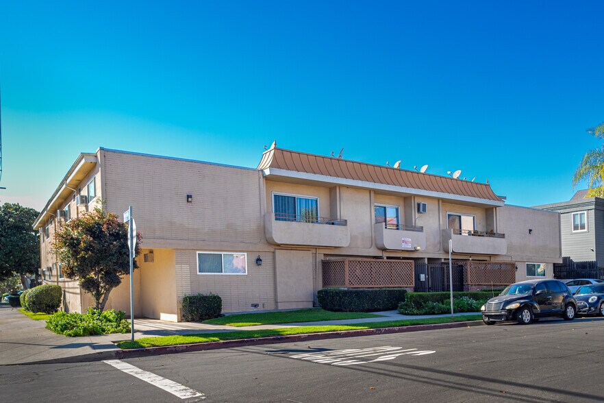 1755 Granville Ave, Los Angeles, CA à vendre - Photo du bâtiment - Image 2 de 21