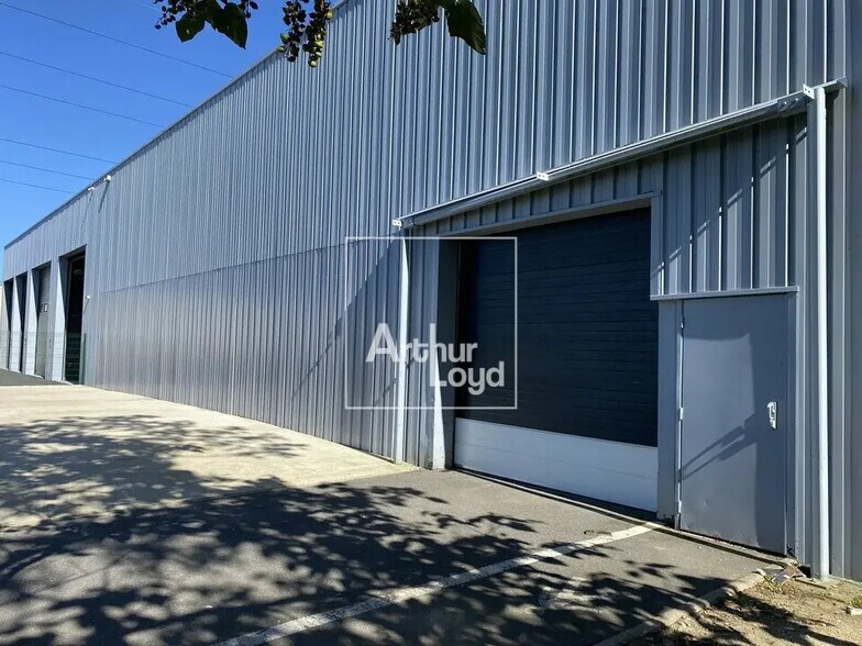 Local d'activités dans Lisses à vendre - Photo du bâtiment - Image 1 de 7