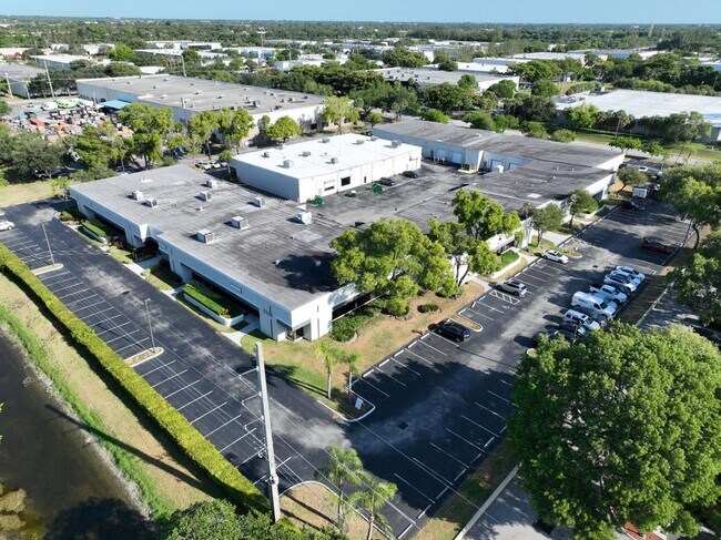 Plus de détails pour 3320-3350 NW 53rd St, Fort Lauderdale, FL - Bureau à louer