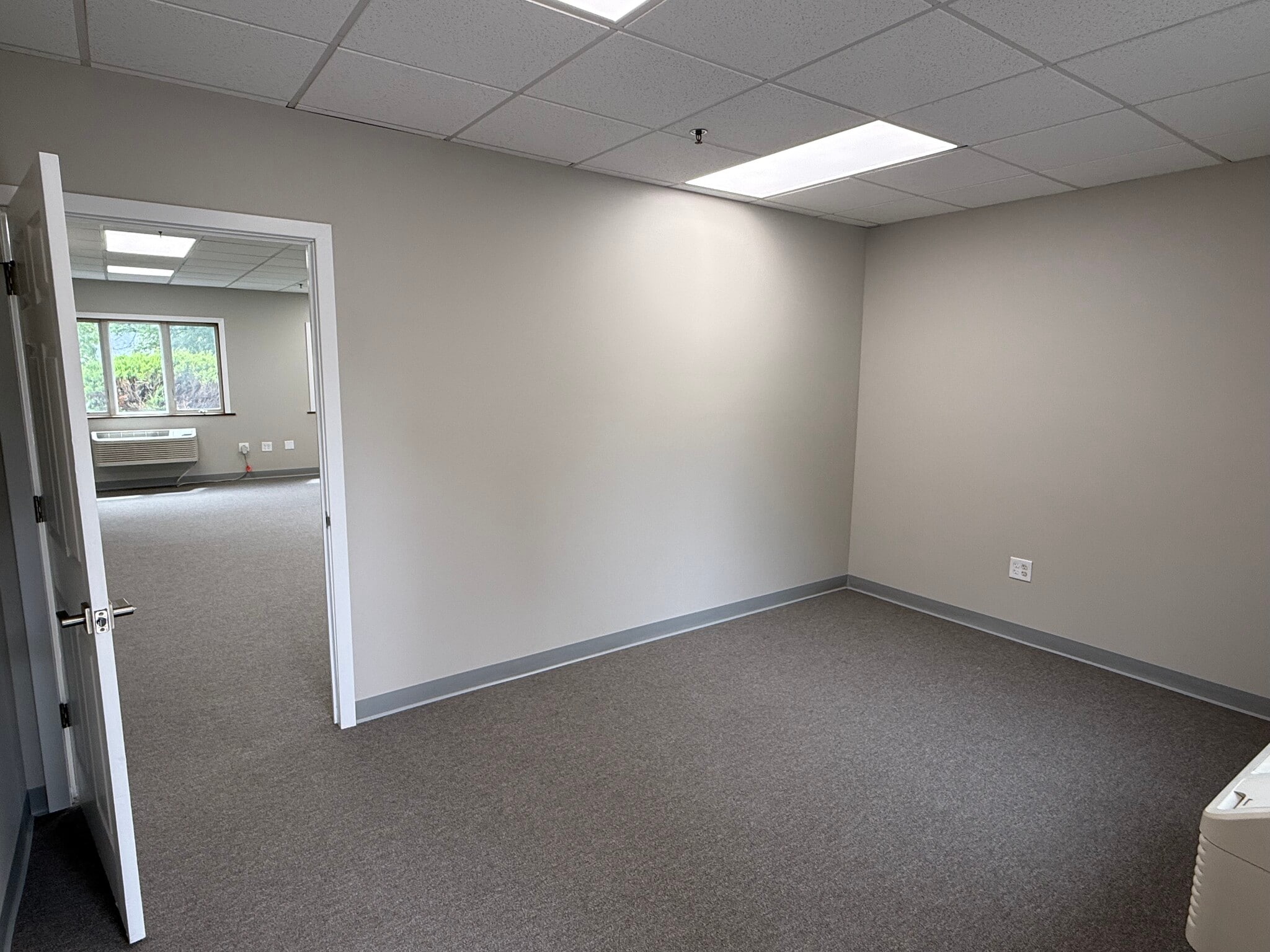 144 Ivy Ln, King Of Prussia, PA for lease Interior Photo- Image 1 of 4