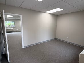 144 Ivy Ln, King Of Prussia, PA for lease Interior Photo- Image 1 of 4