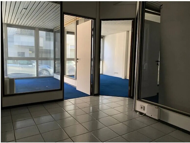 Office in Boulogne-Billancourt for lease - Building Photo - Image 1 of 7