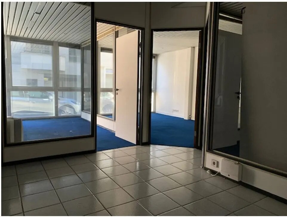 Office in Boulogne-Billancourt for lease Building Photo- Image 1 of 8