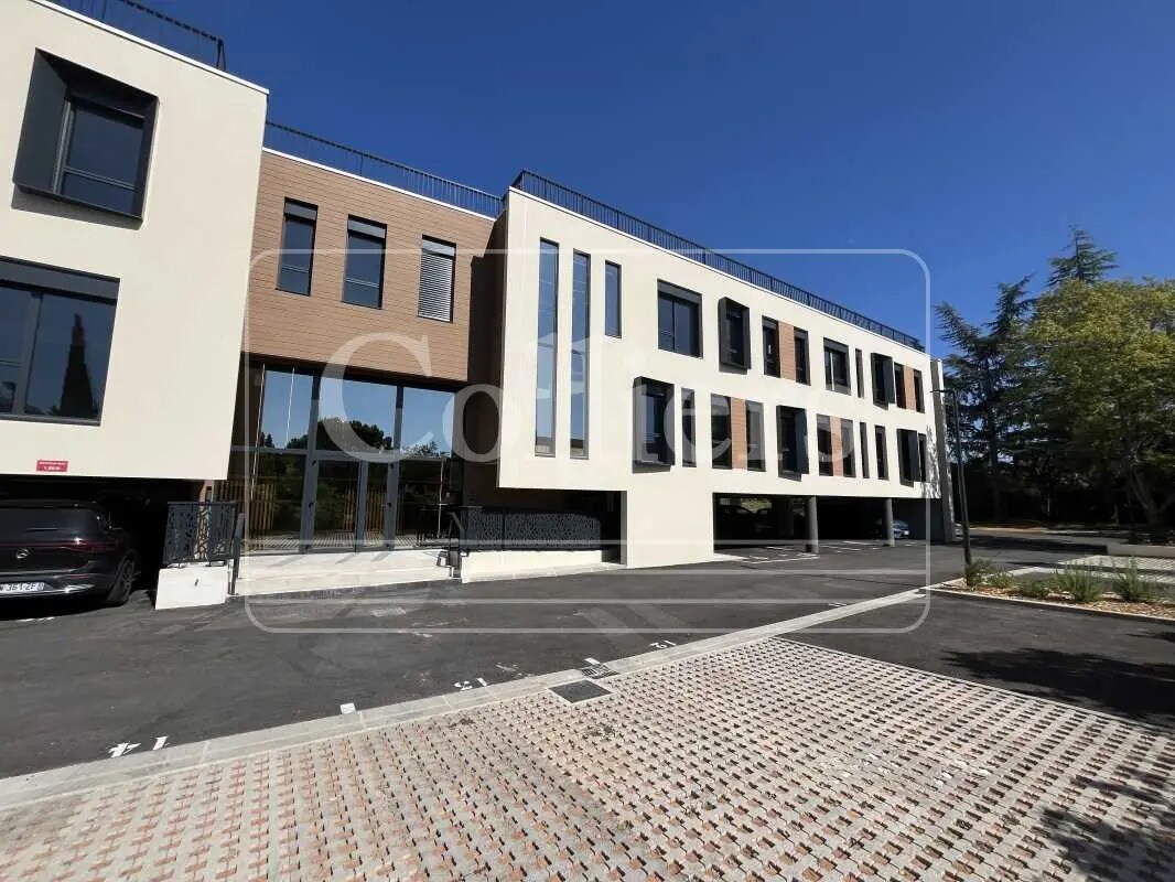 Office in Meyreuil for lease Building Photo- Image 1 of 15