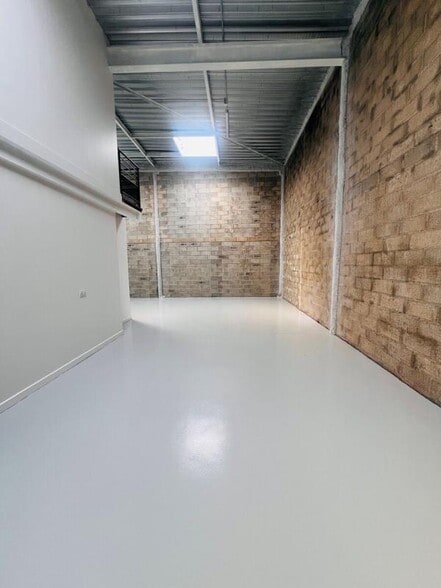 570 Rue Du Valibout, Plaisir for lease - Building Photo - Image 3 of 12