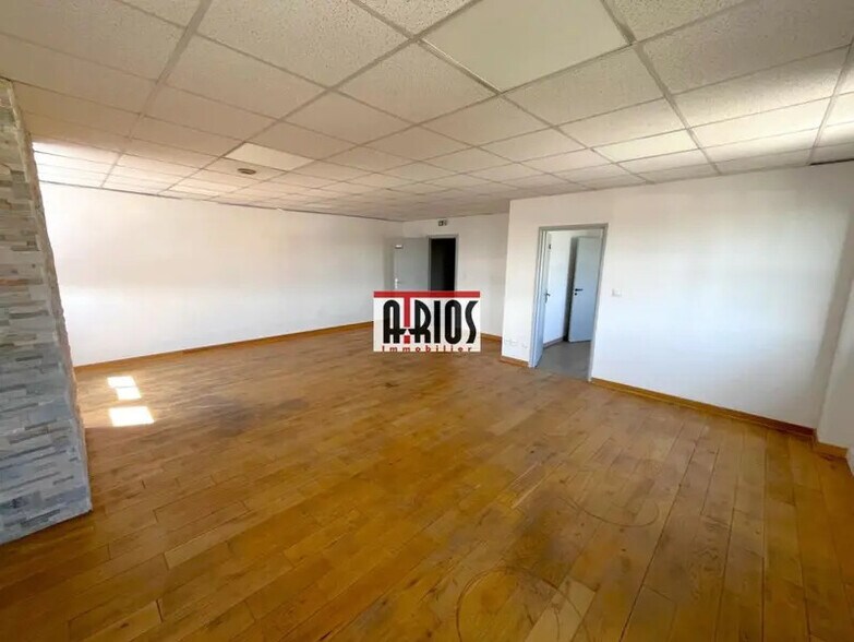 Office in La Garde for lease - Interior Photo - Image 3 of 6