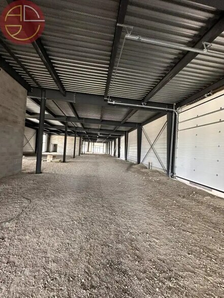 Retail in Pinsaguel for lease - Interior Photo - Image 3 of 11