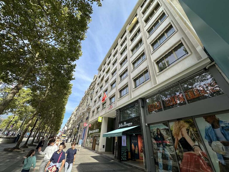 102 Avenue Des Champs Elysées, Paris à louer - Photo du bâtiment - Image 2 de 10
