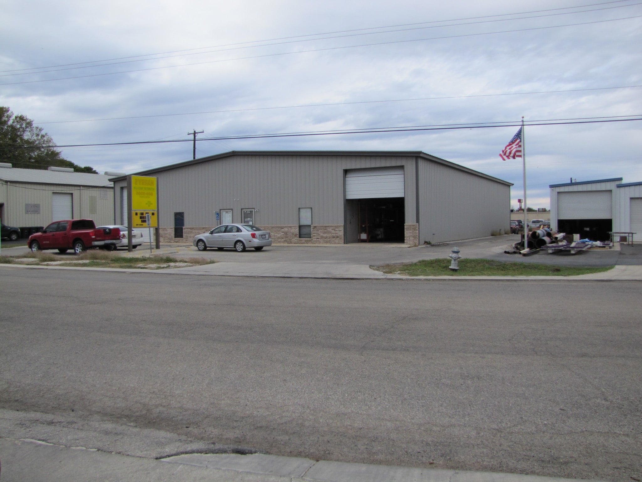 266 Trade Center Dr, New Braunfels, TX for lease Primary Photo- Image 1 of 2