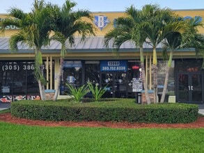 13800-13880 SW 88th St, Miami, FL à louer Photo du bâtiment- Image 1 de 1