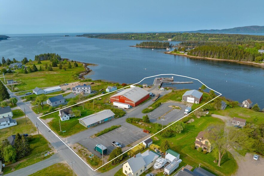 88 Sargent St, Winter Harbor, ME à vendre - Photo du bâtiment - Image 3 de 16