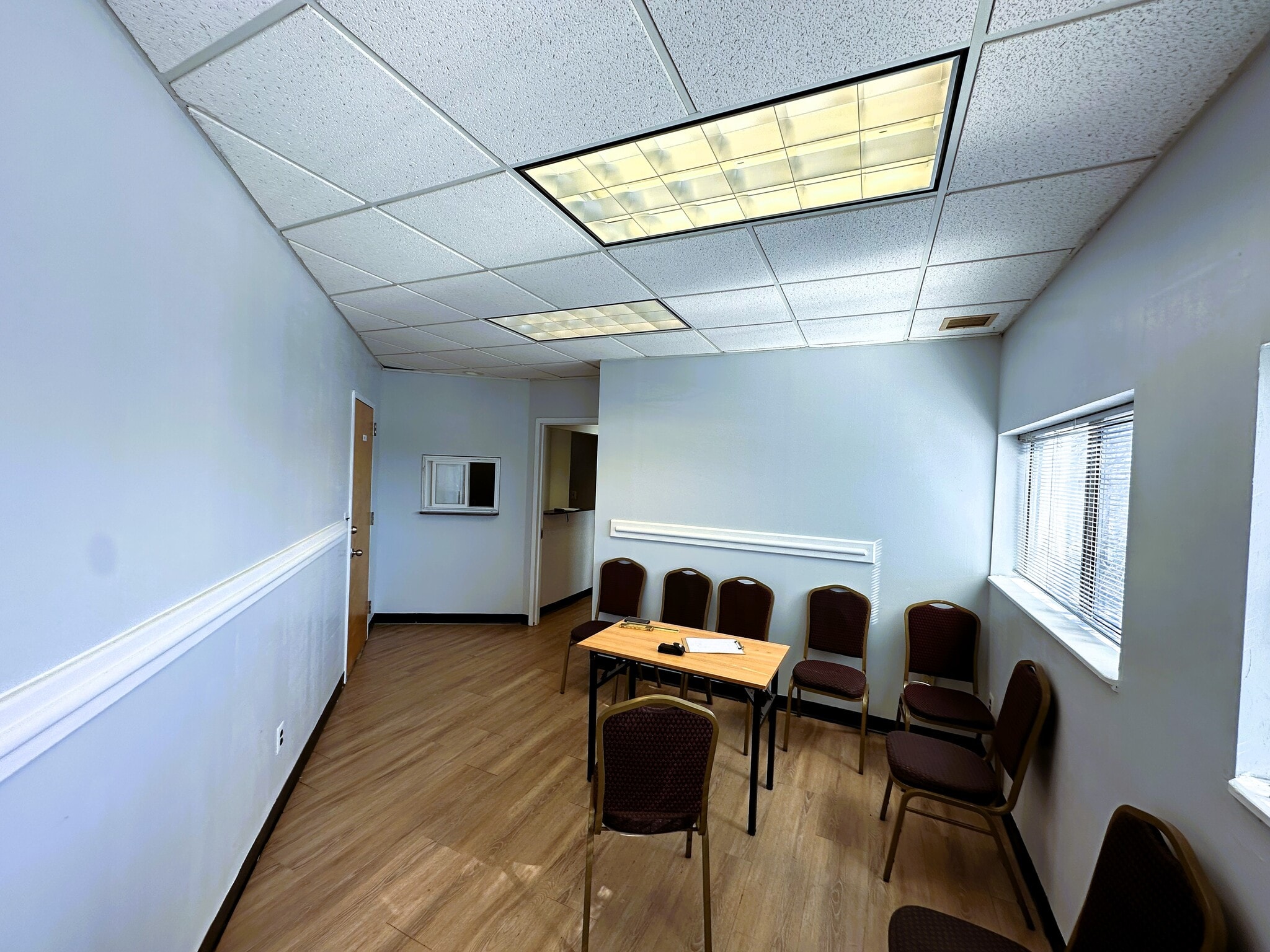 357 Broadway, Amityville, NY à louer Photo intérieure- Image 1 de 7