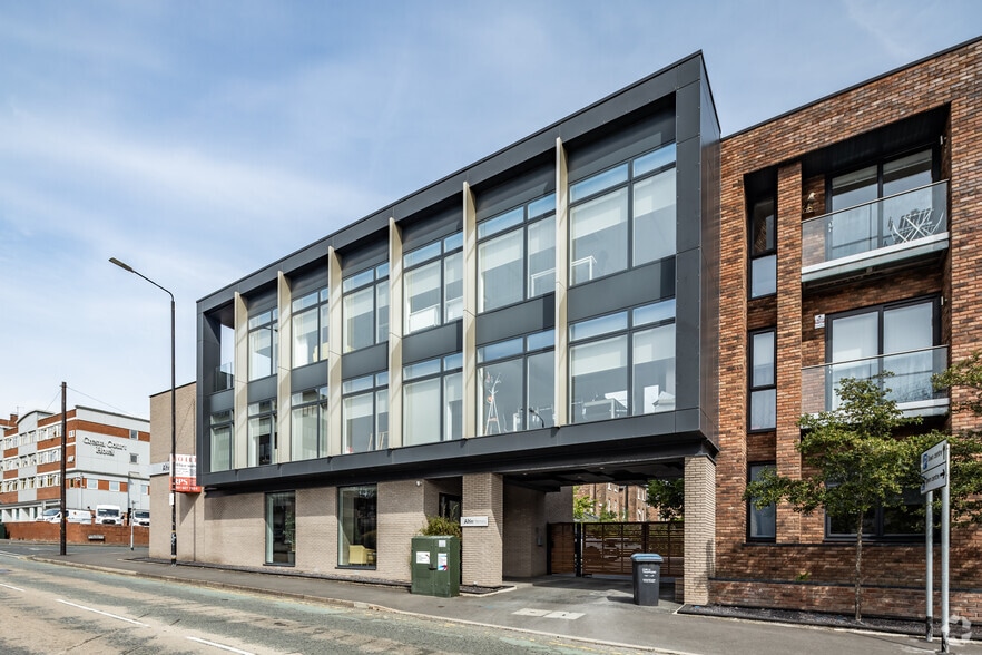 1A Woodlands Rd, Altrincham for lease - Building Photo - Image 2 of 3