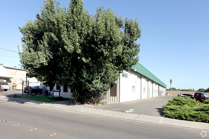 1641 Princeton Ave, Modesto, CA à louer - Photo du bâtiment - Image 2 de 13