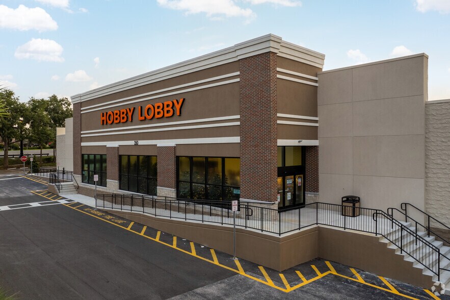 350 Altamonte Dr, Altamonte Springs, FL à louer - Photo du bâtiment - Image 2 de 5