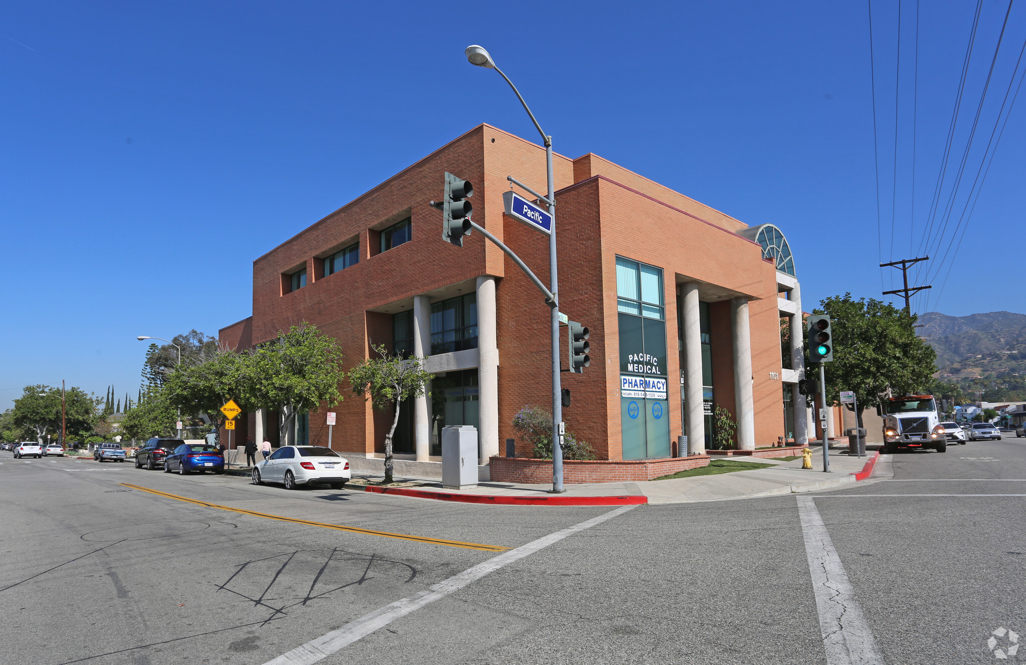 1101 N Pacific Ave, Glendale, CA à louer Photo principale- Image 1 de 5