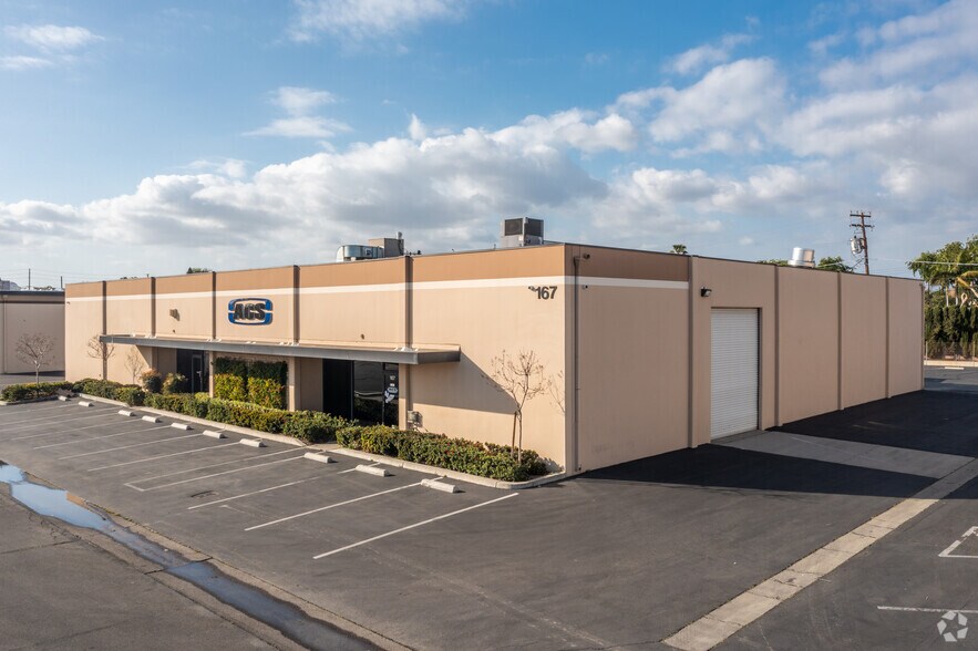 167-169 E Freedom Ave, Anaheim, CA à louer - Photo principale - Image 1 de 7