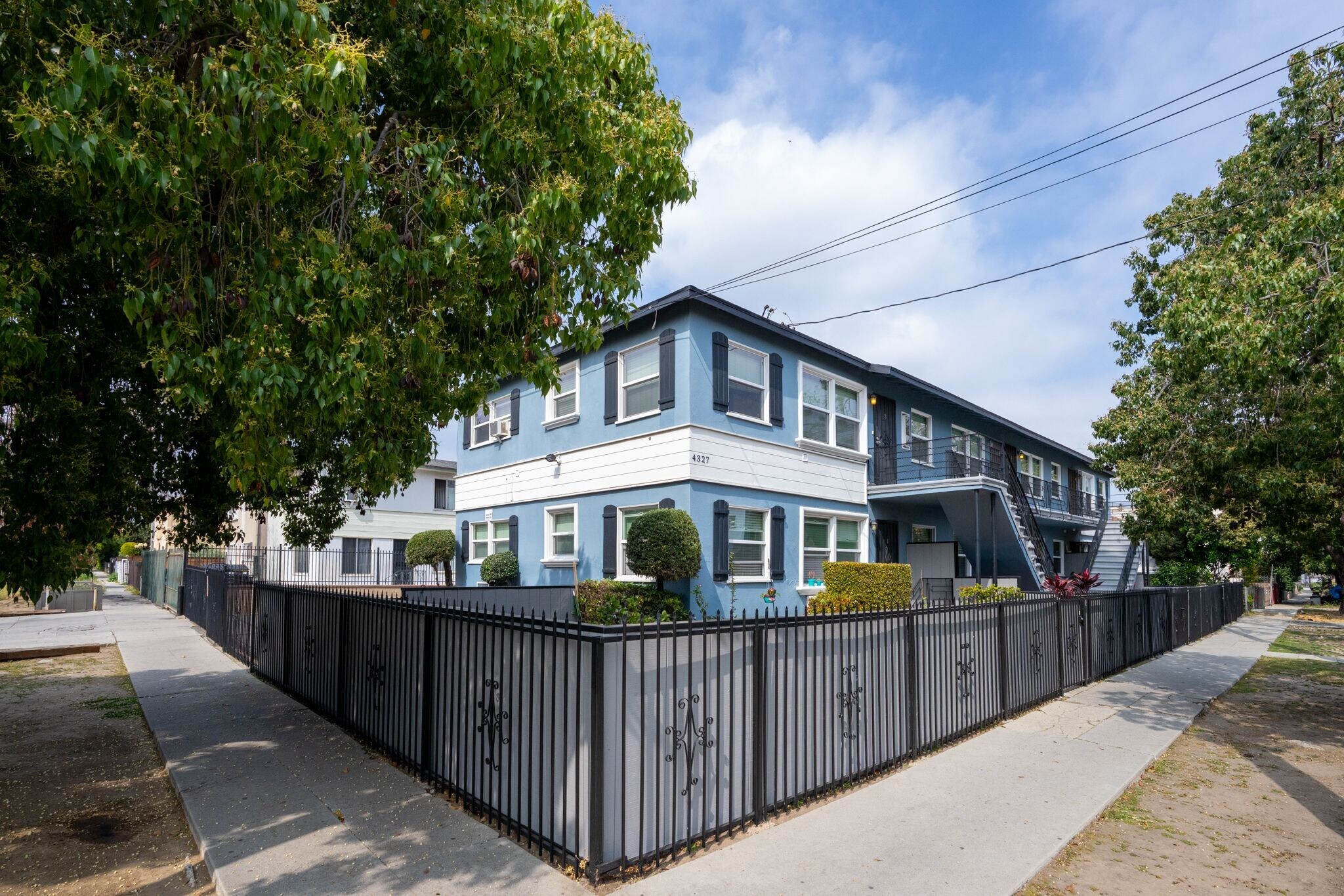 4325 Clinton St, Los Angeles, CA à vendre Photo du bâtiment- Image 1 de 1