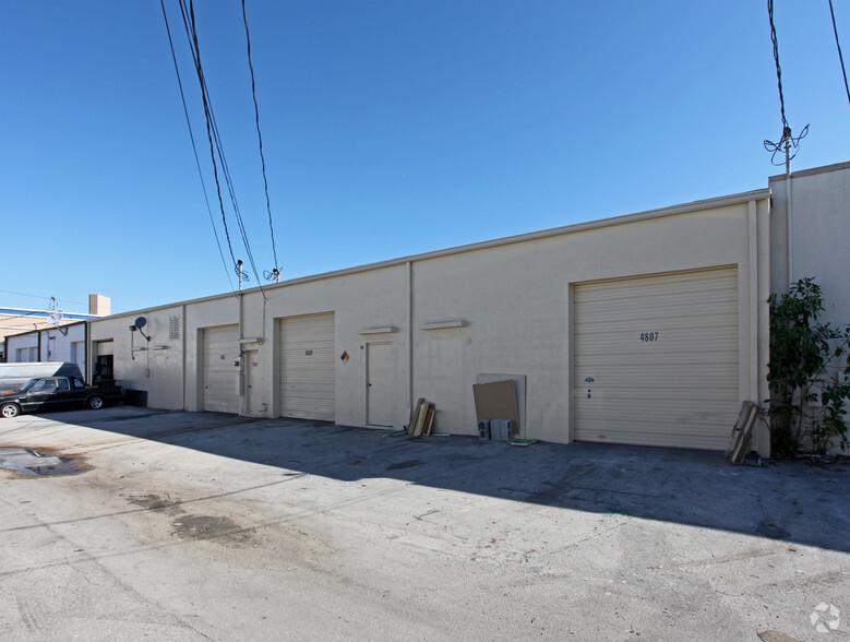 4807-4813 NE 11th Ave, Oakland Park, FL for lease - Building Photo - Image 3 of 3