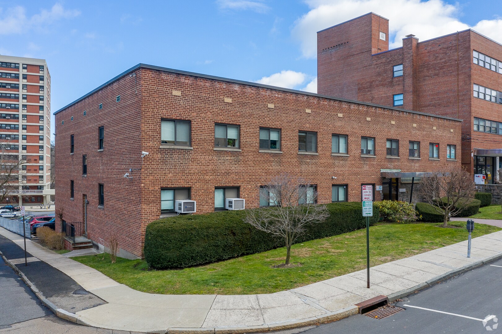 172 S Broadway, White Plains, NY à louer Photo du bâtiment- Image 1 de 15
