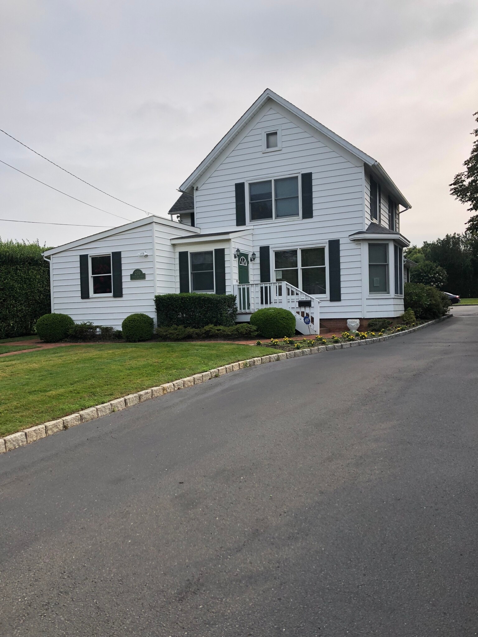270 N Sea Rd, Southampton, NY for lease Primary Photo- Image 1 of 5