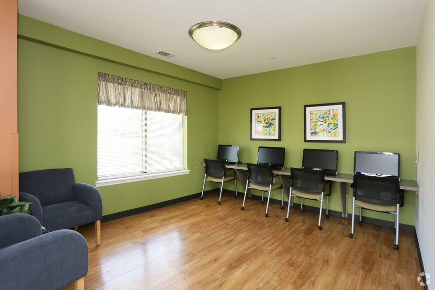 700-700 Wincoram Way, Coram, NY for lease - Interior Photo - Image 3 of 71