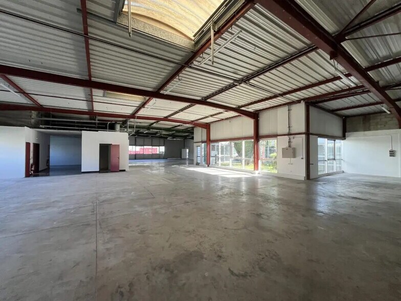 Industriel dans Villebon-sur-Yvette à louer - Photo du bâtiment - Image 2 de 9