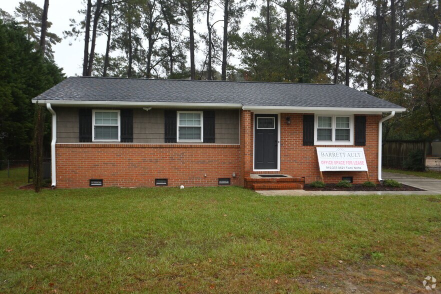 2005 Hope Mills Rd, Fayetteville, NC à louer - Photo du bâtiment - Image 2 de 4