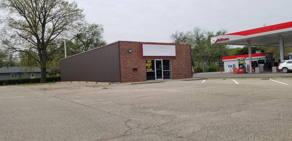 1009 W 6th St, Junction City, KS for lease - Primary Photo - Image 1 of 6