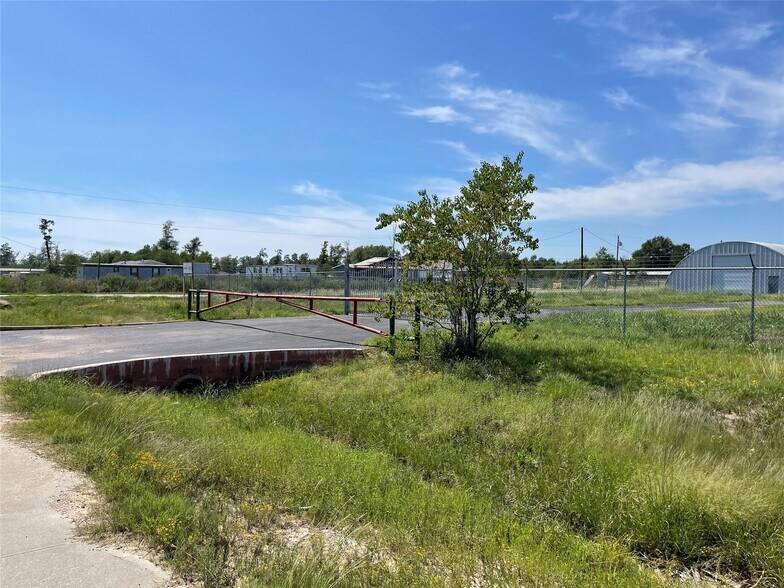275 County Road 5022, Cleveland, TX à vendre - Photo du bâtiment - Image 3 de 6