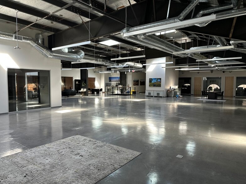 1825 Airport Rd, Ukiah, CA for lease - Interior Photo - Image 2 of 9