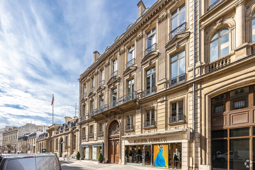 43 Rue Du Faubourg Saint-Honoré, Paris à louer - Photo du bâtiment - Image 2 de 7
