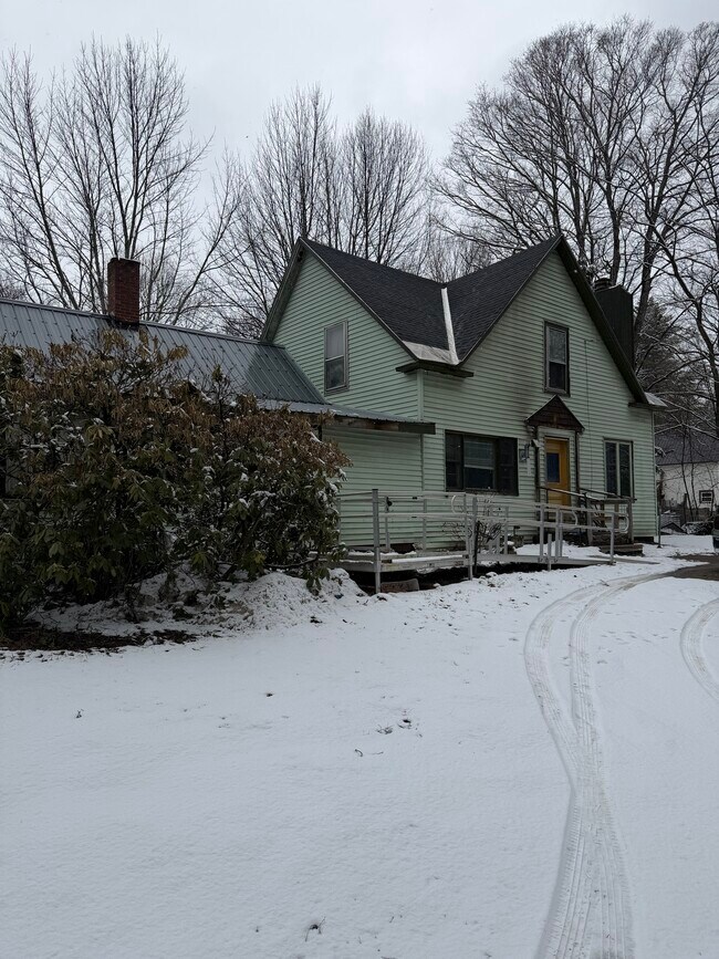 Plus de détails pour 40 Reservoir Rd, Plymouth, NH - Multi-résidentiel à vendre