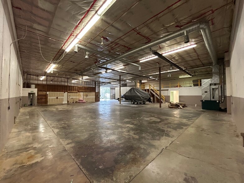 961 Dunford Ave, Langford, BC for sale - Interior Photo - Image 3 of 7