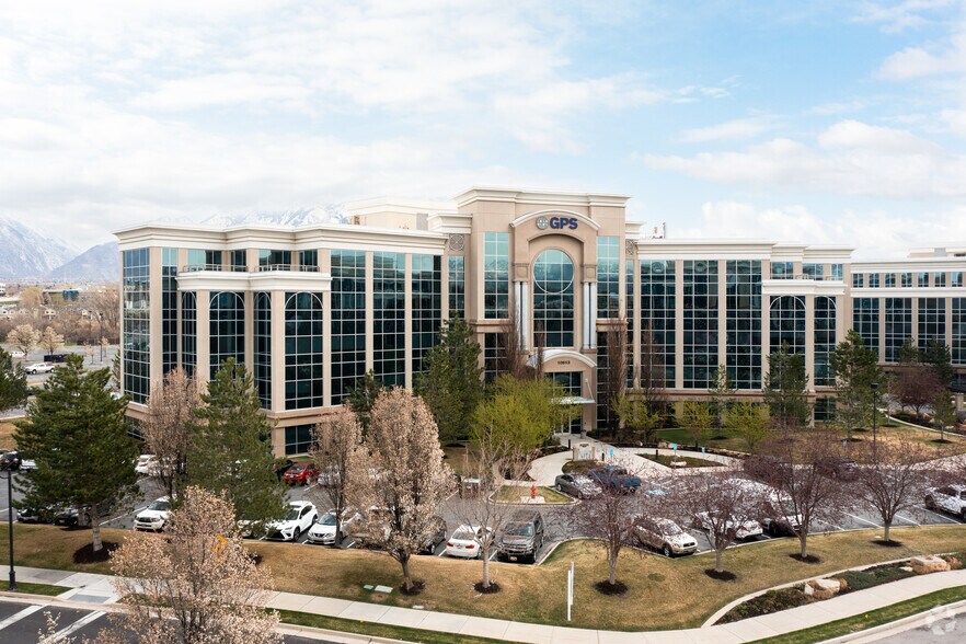 10813 S River Front Pky, South Jordan, UT à louer - Photo du bâtiment - Image 2 de 3