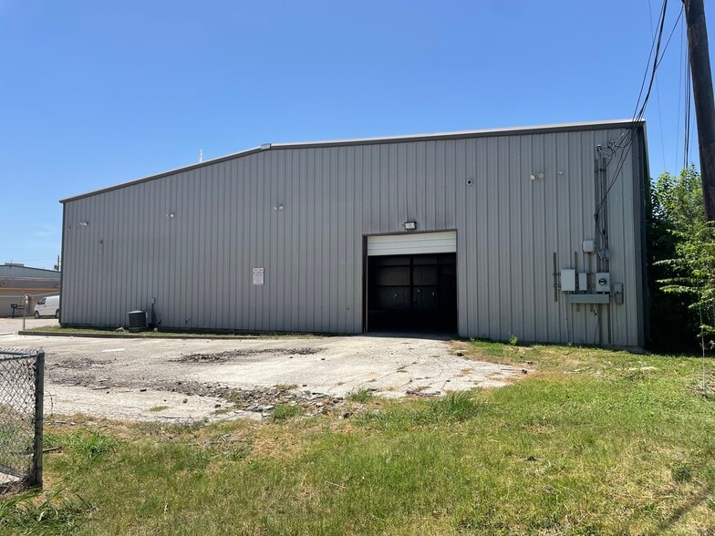 4110 Felter Ln, Austin, TX à louer - Photo du bâtiment - Image 3 de 11