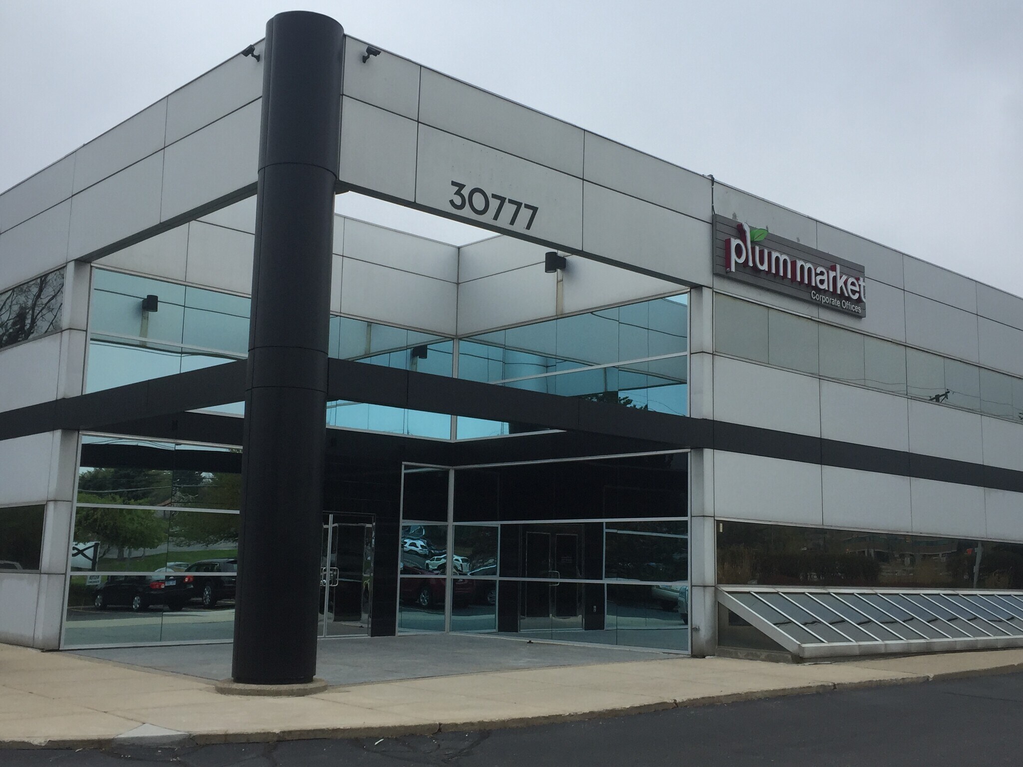 30777 Northwestern Hwy, Farmington Hills, MI for lease Building Photo- Image 1 of 2
