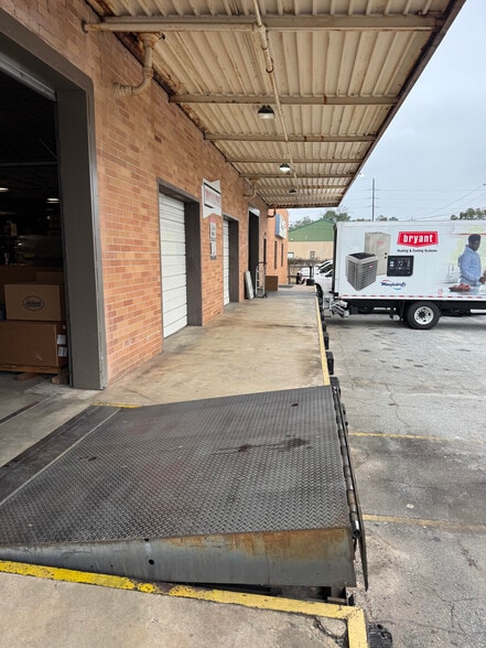 205 Baldwin Dr, Albany, GA for sale - Building Photo - Image 2 of 8