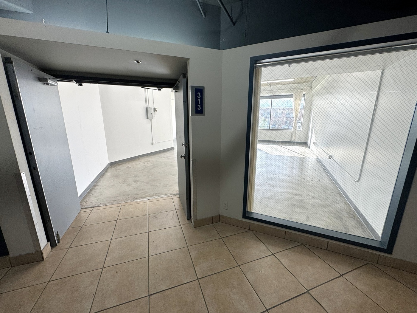 305 E 9th St, Los Angeles, CA à louer Photo intérieure- Image 1 de 11