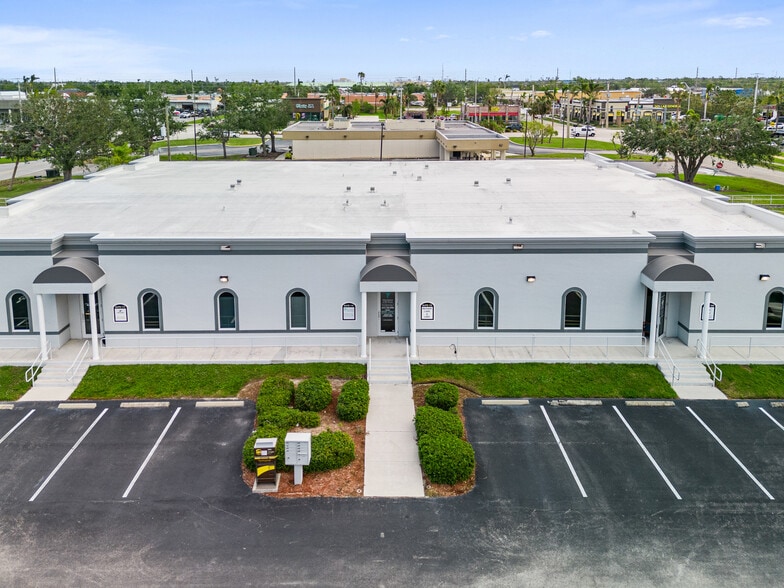 150 W McKenzie St, Punta Gorda, FL à louer - Photo du bâtiment - Image 3 de 11