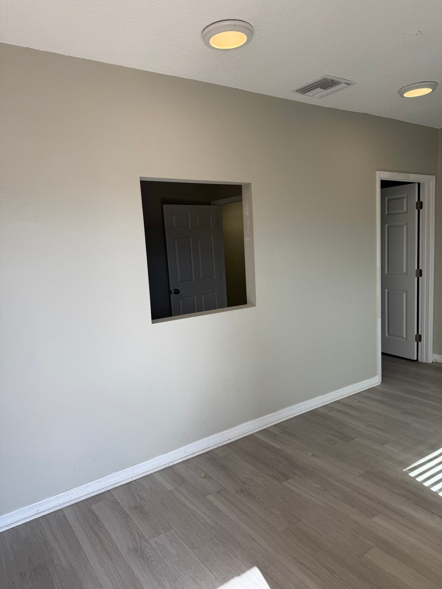 8225 State Road 52, Hudson, FL à louer Photo intérieure- Image 1 de 7