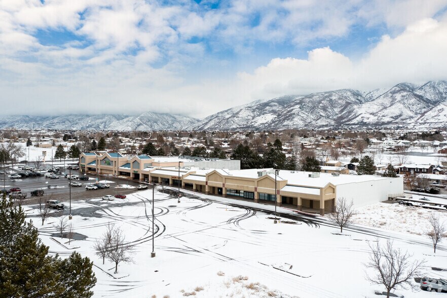 860-880 North Fairfield Road, Layton, UT 84041, Layton, UT à louer - Photo du bâtiment - Image 3 de 6