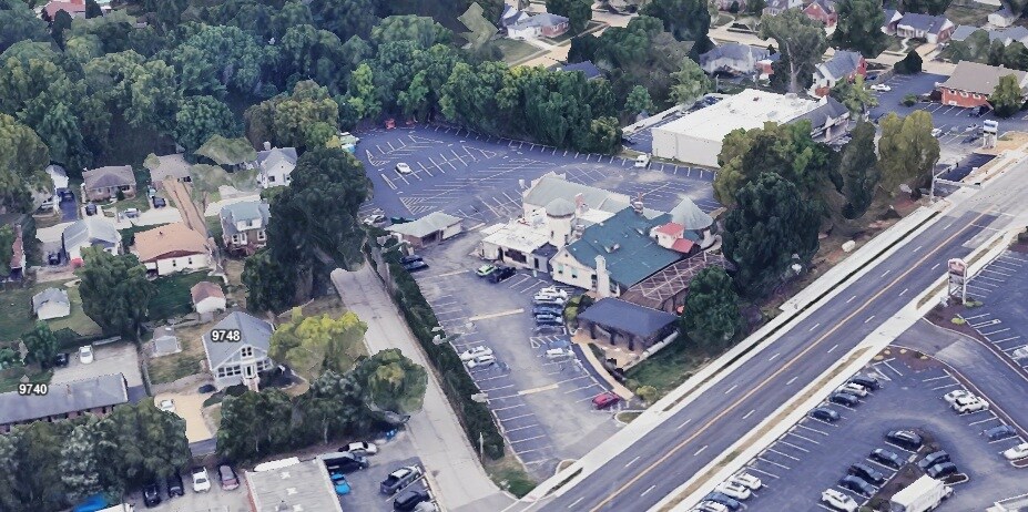 9748 Manchester Rd, Saint Louis, MO à louer - Photo du bâtiment - Image 2 de 2