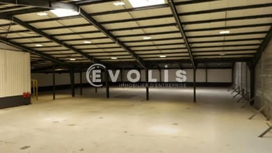 Flex in Châteaurenard for lease Interior Photo- Image 1 of 3