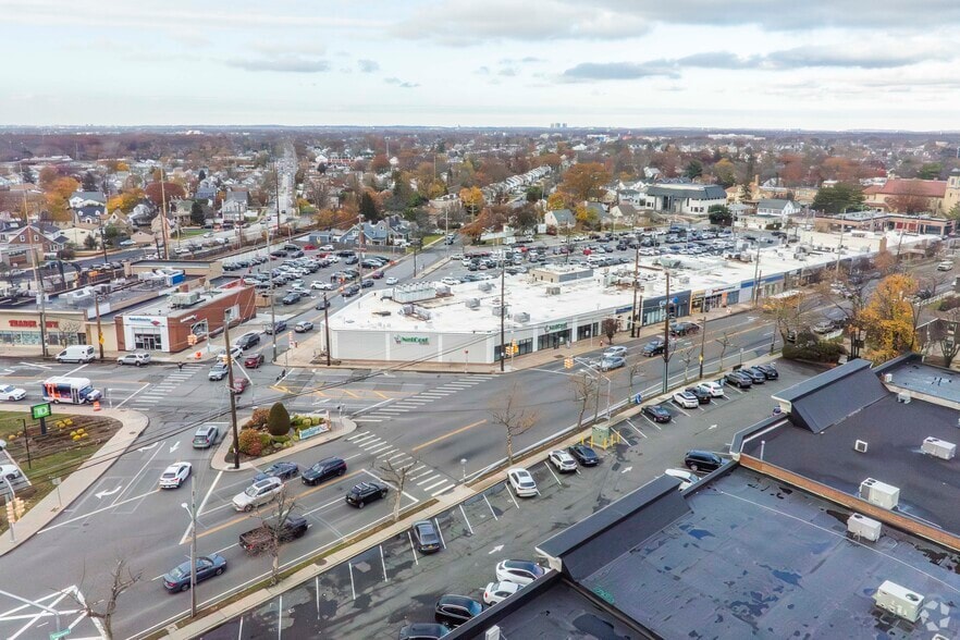 1320-1340 Broadway, Hewlett, NY for lease - Aerial - Image 2 of 8