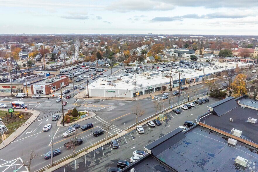 1320-1340 Broadway, Hewlett, NY à louer - Aérien - Image 2 de 9