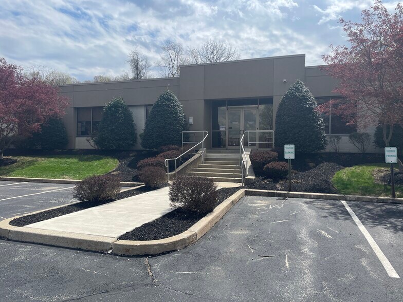 33 & 35 Sproul Rd portefeuille de 2 propriétés à vendre sur LoopNet.ca - Photo du bâtiment - Image 3 de 17