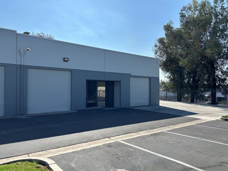 3227 Producer Way, Pomona, CA à louer - Photo du bâtiment - Image 2 de 4