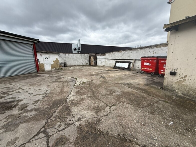 57 Endsleigh Rd, Southall for sale - Building Photo - Image 3 of 11